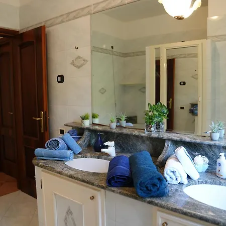 La Casa Di Flo Apartment *